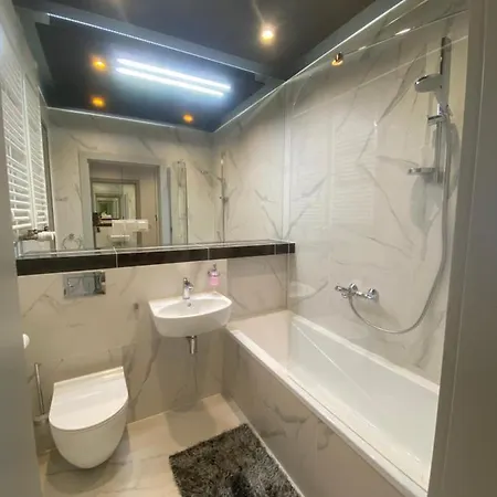 Golden Apartments/gd147 Apartament *